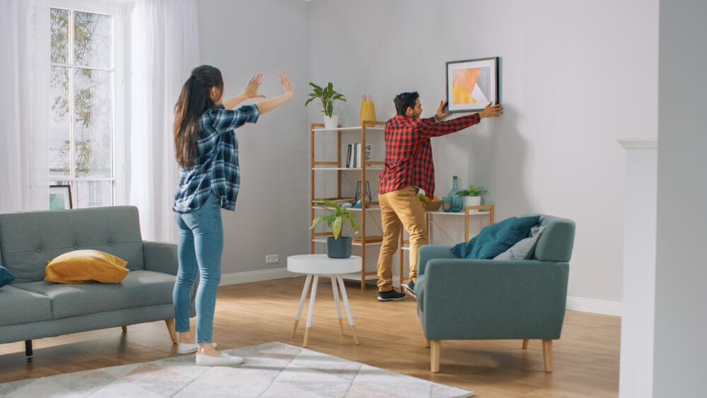 couple decorating their home